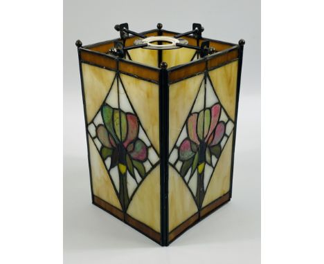 Tiffany style lamp shade, 22cm high. Estimate: £15-30