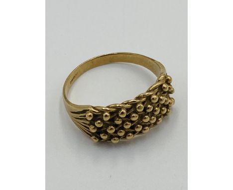 9ct gold ring, size W, 5.4g. Estimate: £100-120