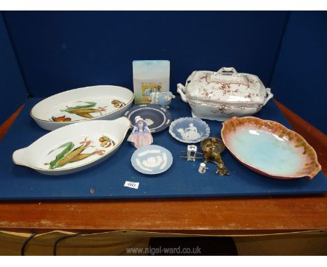 A quantity of china including Royal Doulton 'Dinky Do', dark blue Wedgwood Jasperware plate, Royal Worcester 'Evesham', Ridge