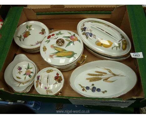 A quantity of Royal Worcester Evesham dish washer safe china to include a large sweet bowl, 6 small sweet dishes, a pie dish,