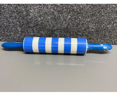 T.G.Green &amp; CO. LTD cornishware blue &amp; white rolling pin with wooden handles (Damage on one end)