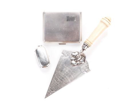 A GEORGE VI COMMEMORATIVE SILVER TROWEL, TURNER & SIMPSON LTD, BIRMINGHAM, 1938 (3) with an ivory handle, inscribed: Presente