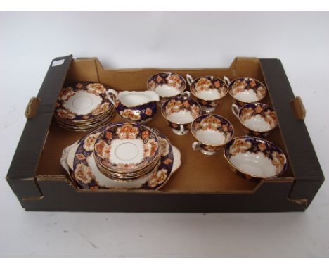 An early 20th Century Royal Albert Heirloom pattern six setting tea service comprising six teacups and saucers, six tea plate