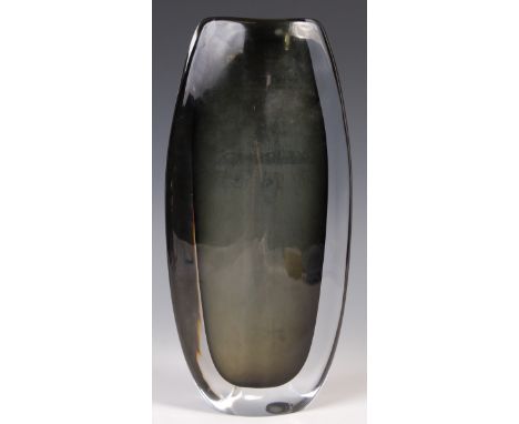 Nils Landberg - Orrefors - Dusk Vase - 3538/7 - A mid 20th century Swedish retro vintage studio art cased glass vase having t