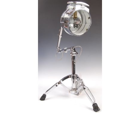 Bull Finch Model 1235 -&nbsp;a 20th century retro vintage industrial search light / theatre spot lamp light. Restored to a hi