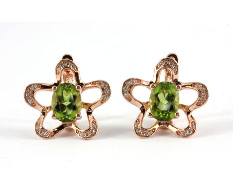 A pair of 925 silver rose gold gilt peridot and white stone set earrings, L. 1.5cm.