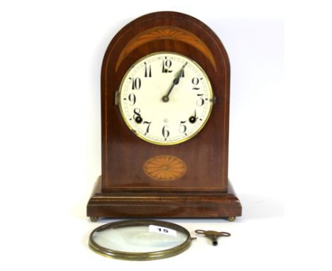 An Edwardian inlaid mahogany mantle clock by William L. Gilbert Clock Company, USA, H. 31cm.