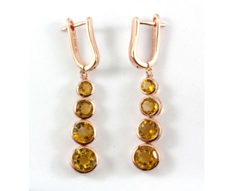 A pair of 925 silver rose gold gilt drop earrings set with graduated citrines, L. 4.5cm.