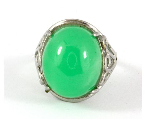 A Chinese 925 silver ring set with cabochon cut jade, (P).