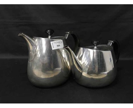 LOT OF SILVER PLATED ITEMSincluding a tea service, cutlery etc