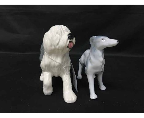 LOT OF CERAMIC ANIMALSincluding a Royal Doulton sheep dog, a Beswick collie etc. 