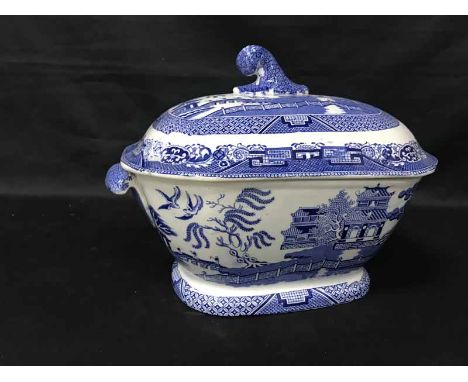 DELFT STYLE CERAMIC WARESincluding a tureen and serving trays