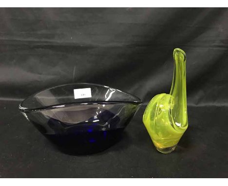 COLLECTION OF ART GLASSincluding bowls, coloured glass examples, etc.