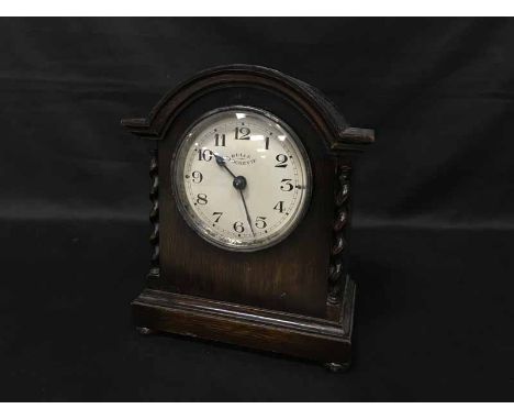 OAK CASED MANTEL CLOCK