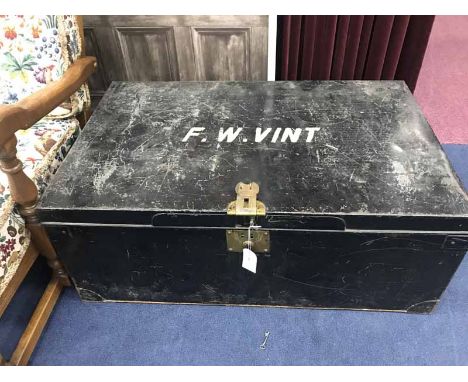METAL TRAVEL TRUNK
