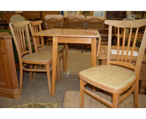 MELAMINE TOPPED VINTAGE KITCHEN TABLE, APPROX 75 X 91CM EXTENDED TOGETHER WITH A SET OF MATCHING STICK BACK KITCHEN CHAIRS