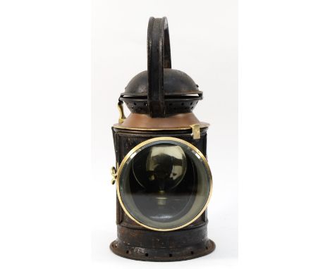 B.R. (W) Three aspect hand lamp complete with burner marked BR/WR.