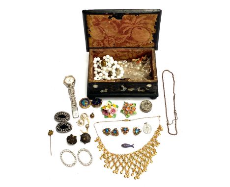 A small lot of costume jewellery to include Italian white metal trinket pot; Eastern style gilt metal mesh necklace set with 