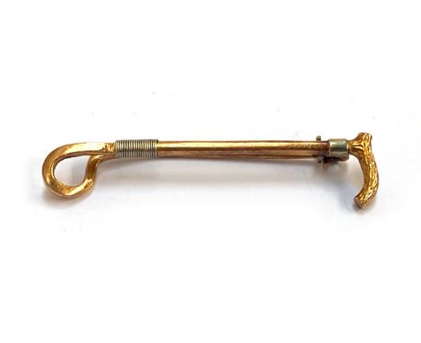 An Edwardian 15ct gold brooch in the form of a riding crop, 4.3cmL, 3.4g