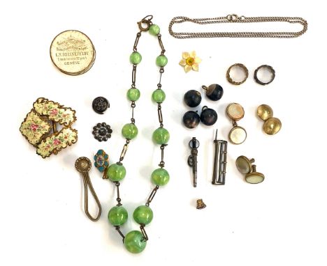 A mixed lot of jewellery and components to include gilt metal hair clip; half an enamel buckle decorated with roses; buttons 