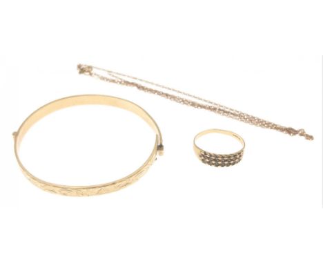 GOLD GOLD GOLD.  A little parcel to include a gold band marked .375 weighing 2g approx,  a broken chain weighing 2g, a bangle