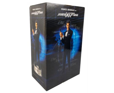 JAMES BOND - Slideshow Collectibles item 7122 premium edition 1/4 scale figure of Pierce Brosnan, limited edition (0492 of 12