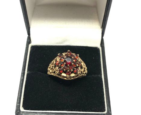 9ct gold modernist garnet cluster ring (4.6g) 