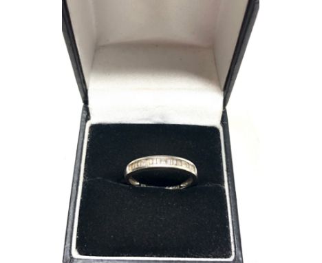 9ct white gold diamond channel setting ring (1.6g) 