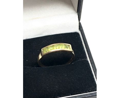 9ct gold peridot channel setting ring (2.3g) 