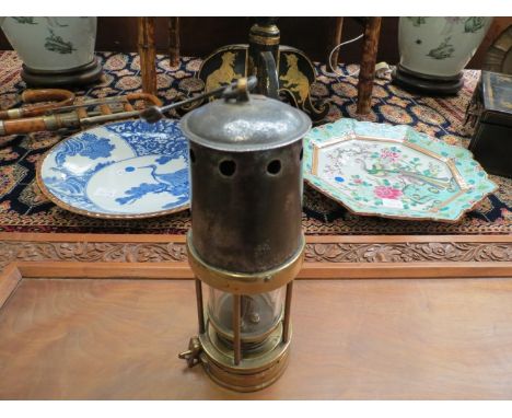A Baxendale &amp; Co (Manchester) Huwats patent lamp 