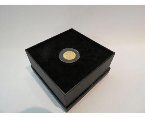 The First Portrait gold sovereign 1957 in capsule, boxed with certificate 