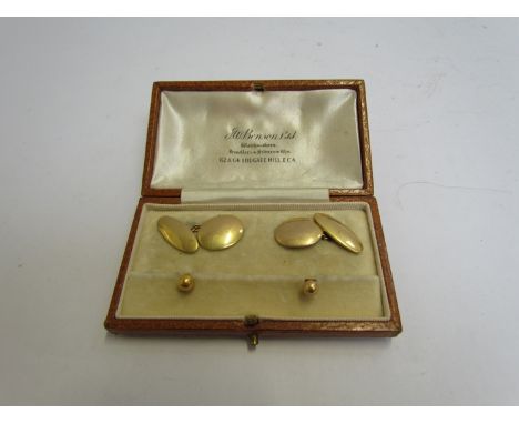 A pair of 18ct gold cufflinks and a pair of studs, cased, 11.8g 
