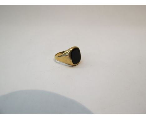 A 9ct gold gent's onyx signet ring, size V, 6.3g