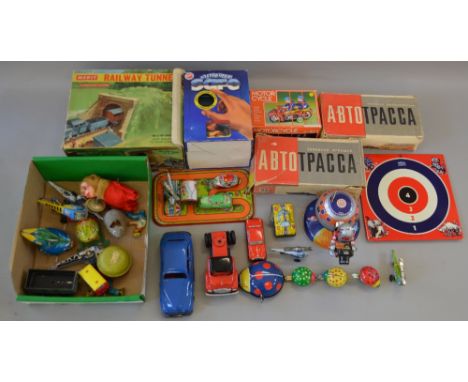 Good quantity of assorted tinplate items, boxed and unboxed including Chad Valley etc (25+).