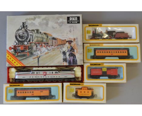 H0 scale. Piko 0-8-0 tender locomotive & 3 x rolling stock housed in fitted box, together with Bachmann 4-4-0 union pacific l