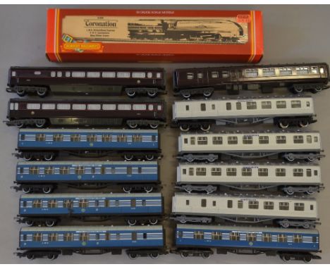 OO Gauge. Hornby. R. 685 Steamlined Pacific "Coronation" LMS Blue Livery together with 5 x coronation scot coaches, 4 x The S