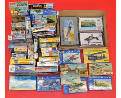 Quantity of assorted model kits including MPM, Mattel and Airfix (42)