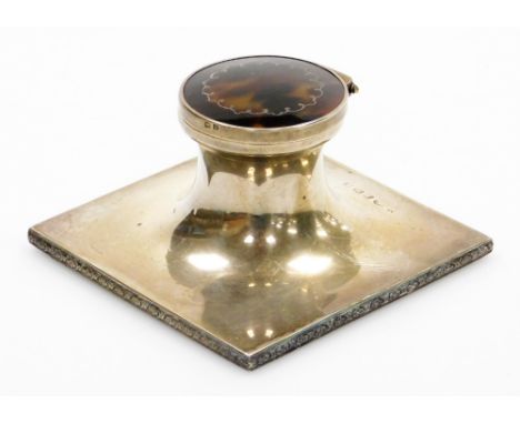 A George V silver and tortoiseshell inkwell, the circular inkwell top with tortoiseshell inlay and applied silver detailing, 