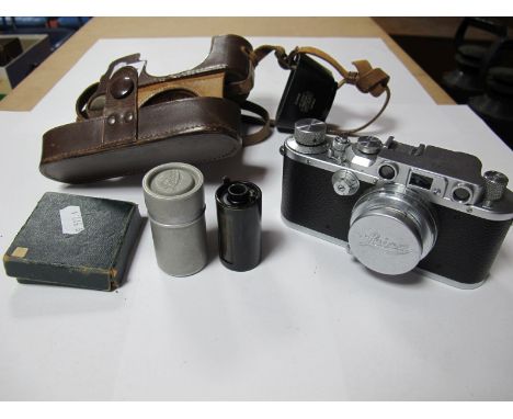 A 1939 Leica 35mm Camera, model IIIb, E. Leitz g.m.b.h. Germany, body serial. no. 323855, f.2 summar, lens serial. no. 421033