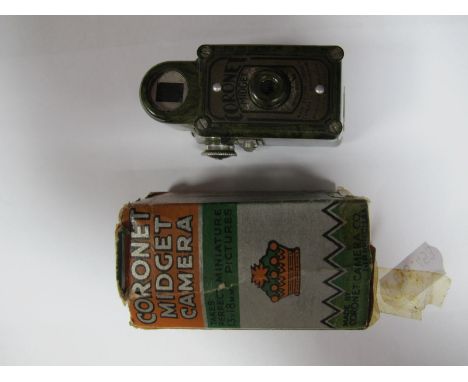 Boxed Olive Green Coronet Midget, sub-miniature camera with bakelite body. Box tatty but does have instructions. 