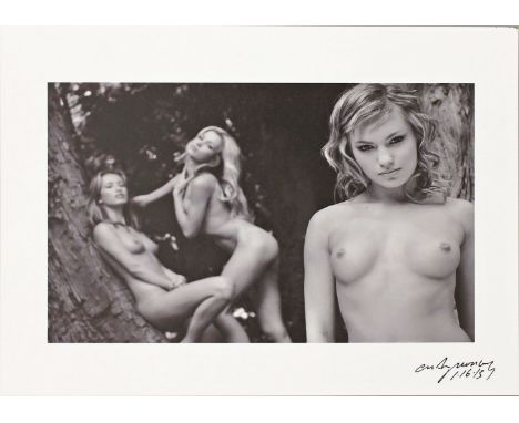Morey, Craig (geb. 1952 Fort Wayne, Indiana, USA) "Viki+(Nela+Mia)", so verso betitelt. Giclee-print/Fotopapier, re. u. sign.