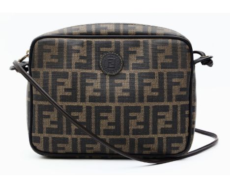 Vintage-Umhängetsche "Zucca", Fendi. Monogram Canvas in Braun und Schwarz mit angenähtem Logo-Patch "FENDI ITALY 1925 ROMA". 