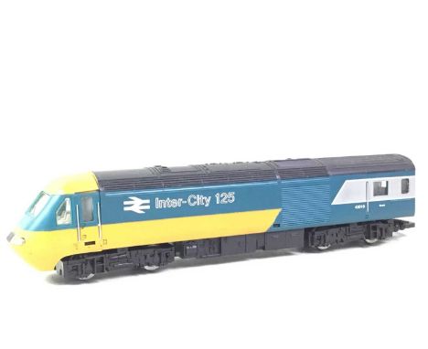 GROUP OF MODEL RAILWAY CARRIAGES, GOODS WAGONS AND ACCESSORIES, including Hornby and Lima