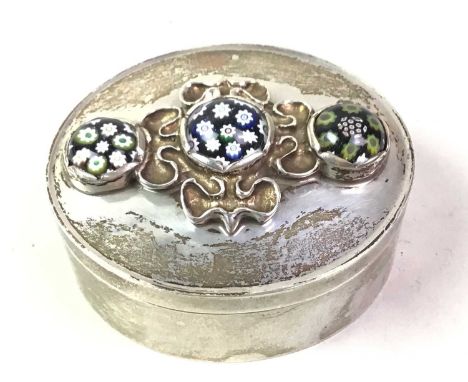 ELIZABETH II SILVER TRINKET BOX, DAVID JOHN FRANCIS HODGE, EDINBURGH 1977 of oval form, with applied miniature paperweight st