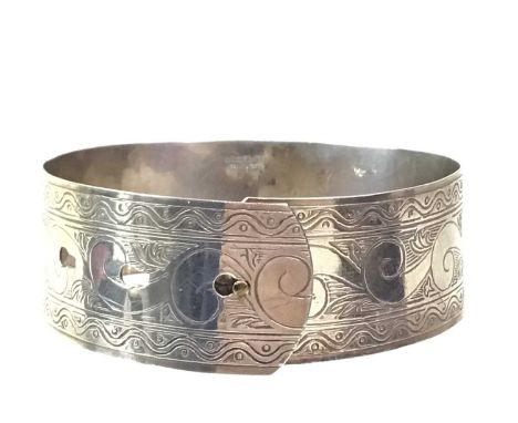 COLLECTION OF RINGS, CHAINS, CUFFLINKS AND OTHER JEWELLERY, including silver dress rings, Mackintosh design brooches and a si