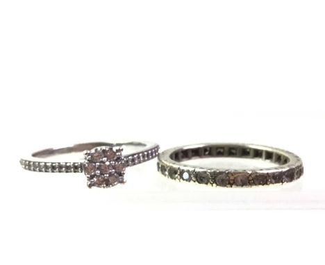 DIAMOND CLUSTER RING, the round brilliant cut diamonds totalling approximately 0.30 carats, in nine carat white gold, size P,