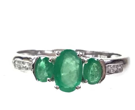 TWO OPAL CLUSTER RINGS, AND THREE OTHERS each in nine carat gold (5)Qty: 12.88g gross