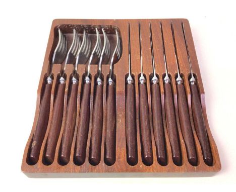 MID CENTURY CUTLERY SET IN FITTED TRAY, AND OTHER MID CENTURY ITEMS the cutlery set with teak handles, along with other items