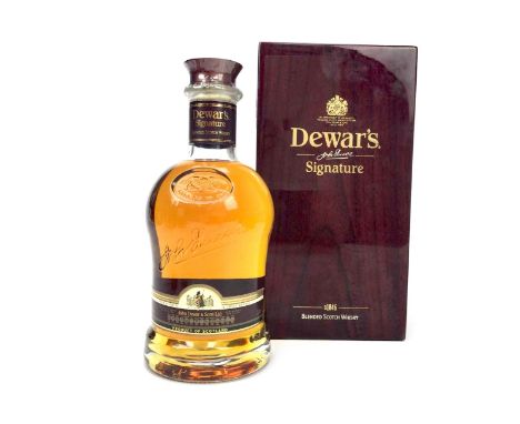 DEWAR'S SIGNATURE Blended Scotch Whisky 750ml, 43% volume, in wooden box.