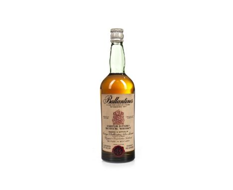 BALLANTINE'S LIQUEUR BLENDED WHISKY PRE-1952 Blended Scotch Whisky 26 2/3 fl.oz, 70° proof.